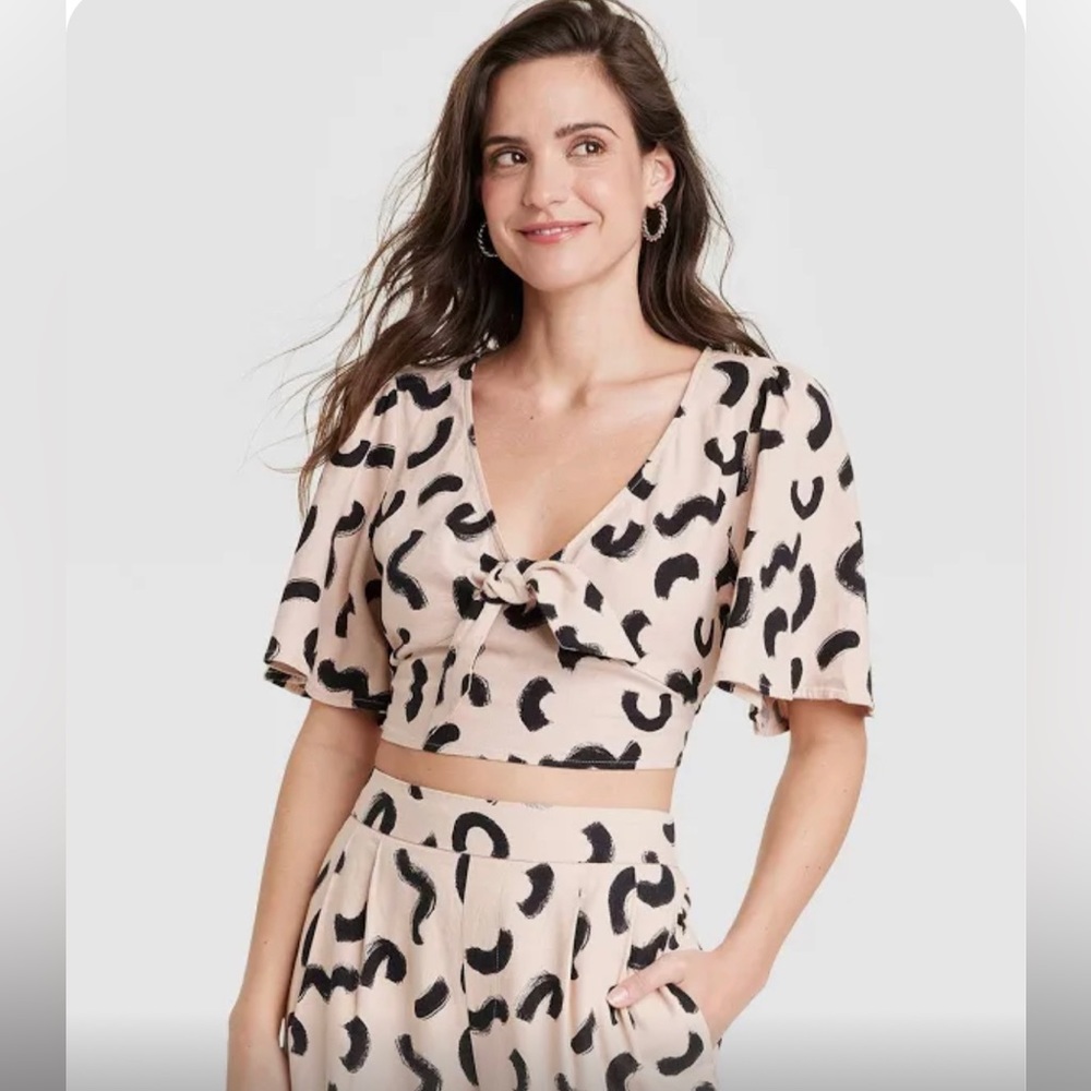 NWT! Women's Short Sleeve Flutter Sleeve Tan Squiggle Print A New Day L